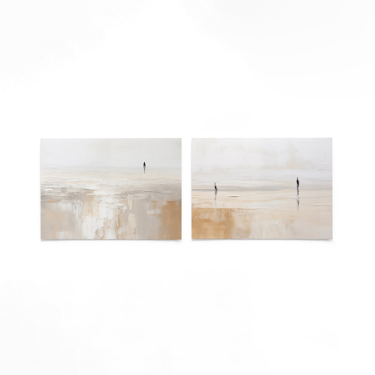 Twee liggende posters met zachte, vloeiende kleurvlakken in beige en wit op een gebroken witte achtergrond