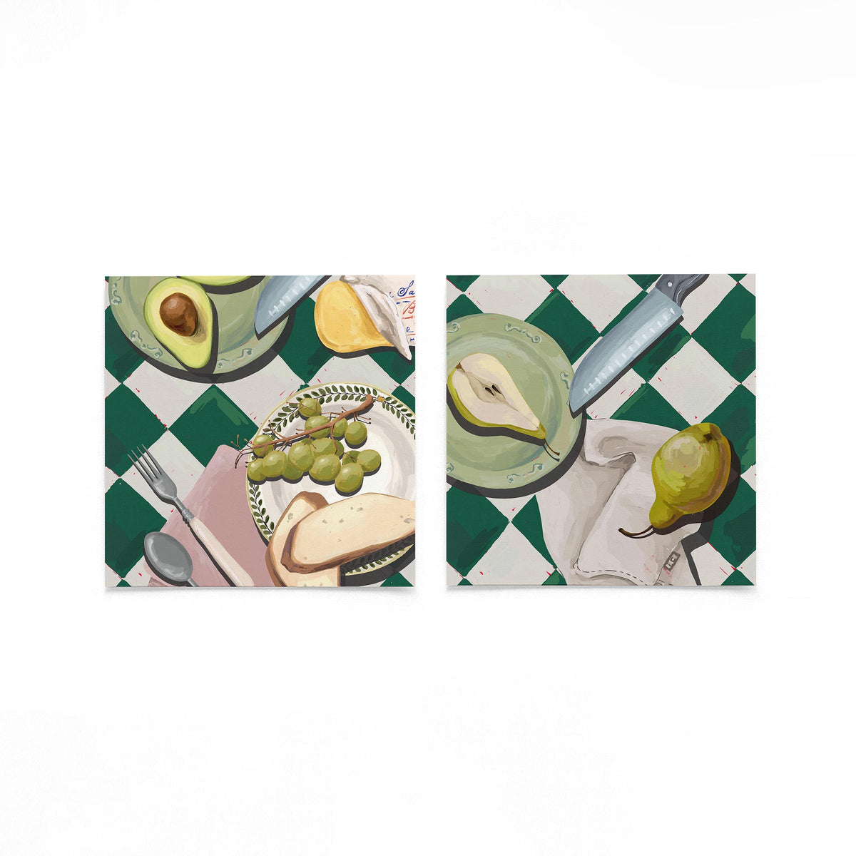 Twee vierkante posters met fruit en servies op een gebroken witte achtergrond
