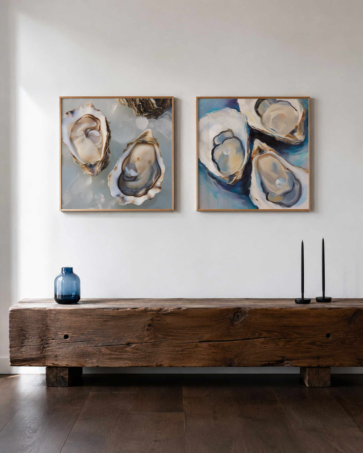 Interieurpresentatie van een tweedelige vierkante posterset met oesters in zee