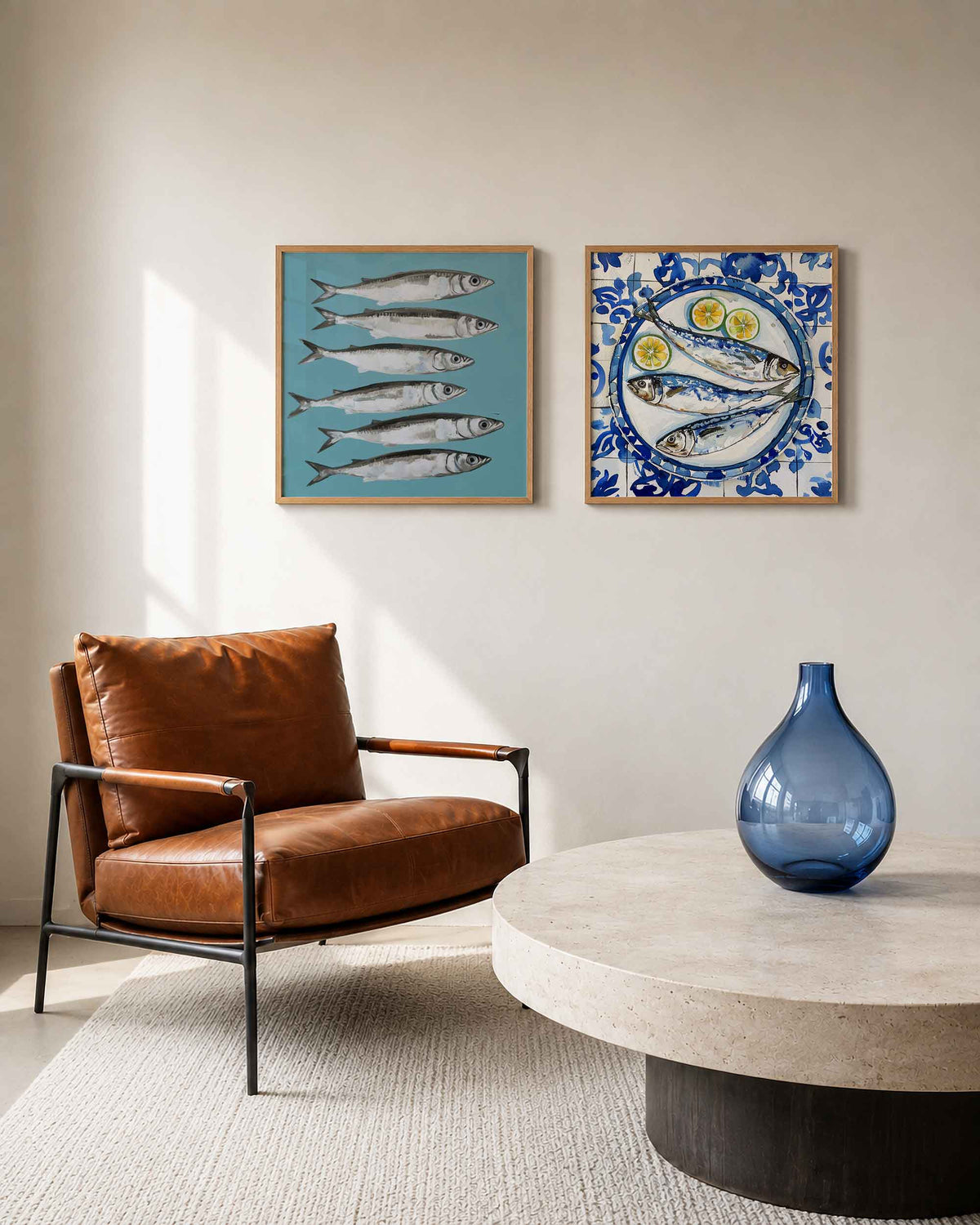 Interieurpresentatie van een tweedelige vierkante posterset met vissen en citrus
