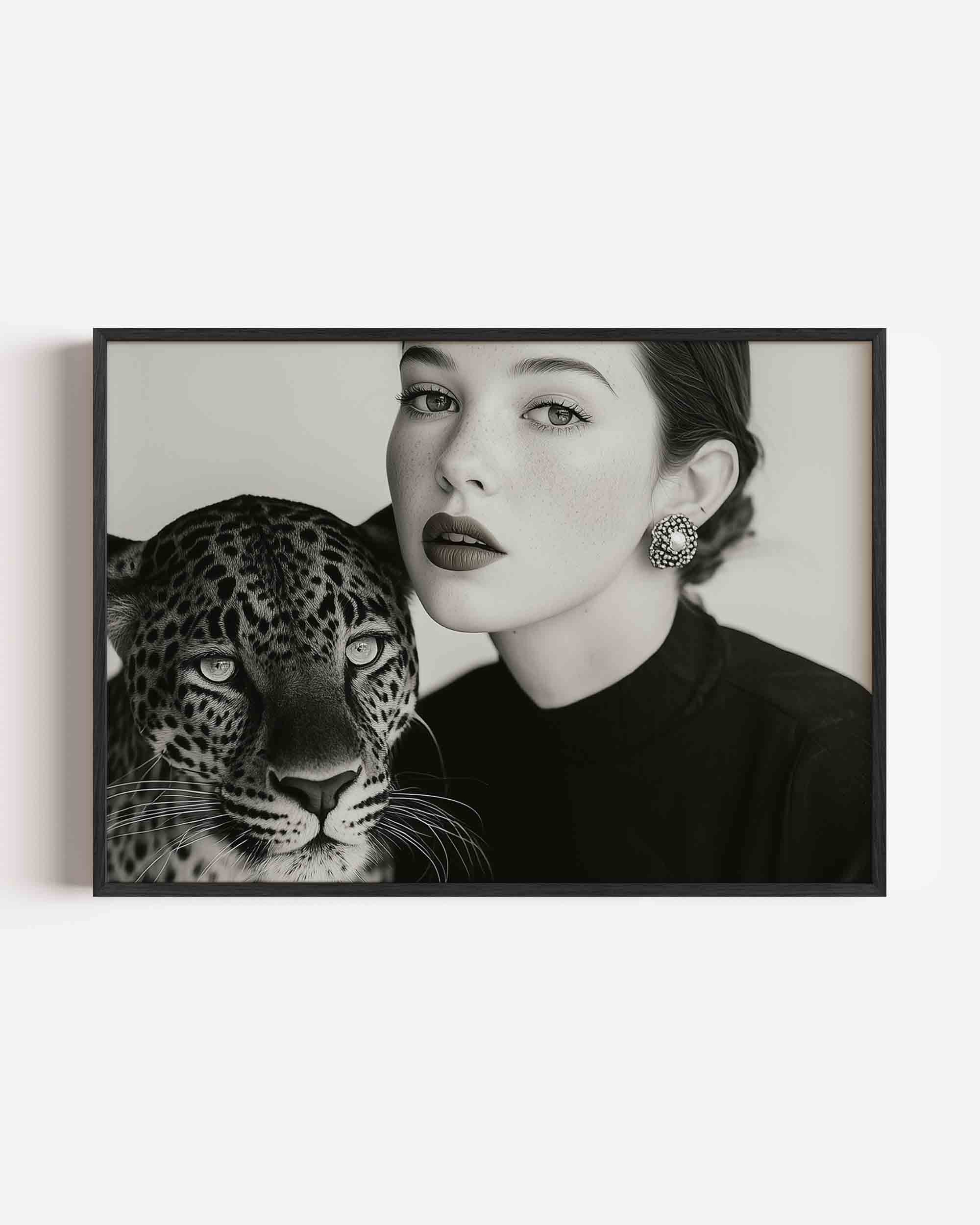 Vrouw en luipaard Poster