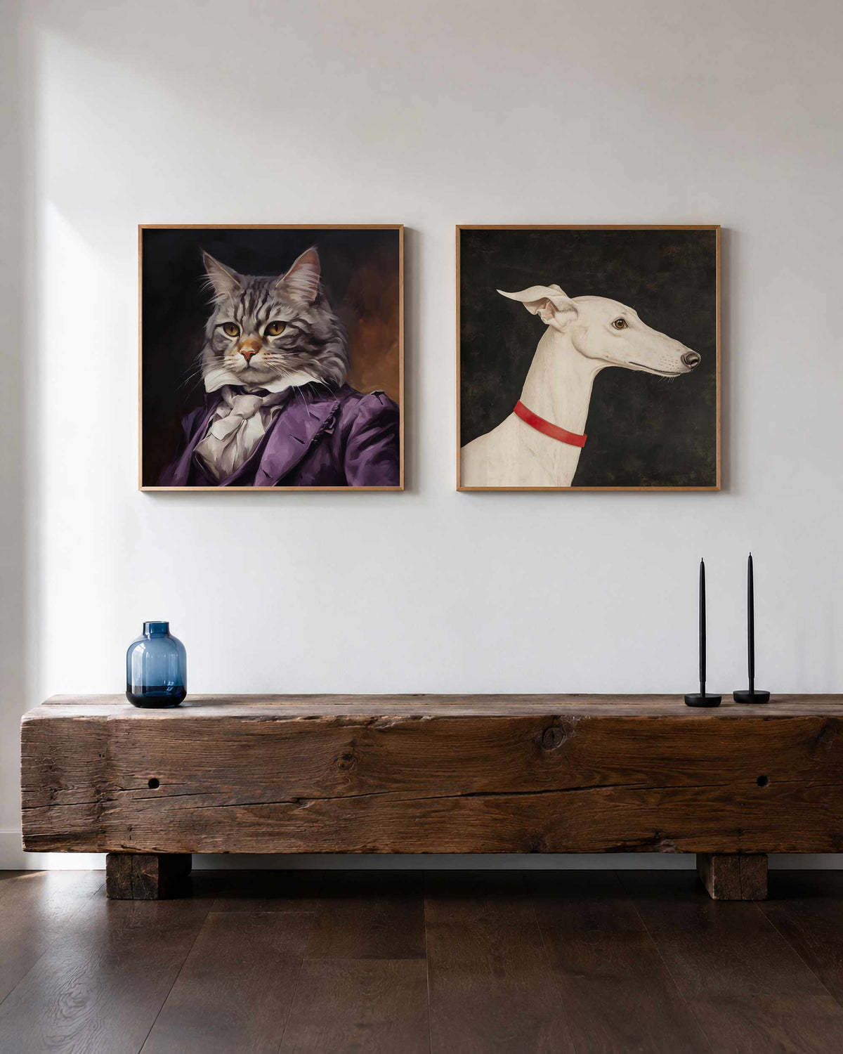 Interieurpresentatie van een tweedelige vierkante posterset met kat en windhond