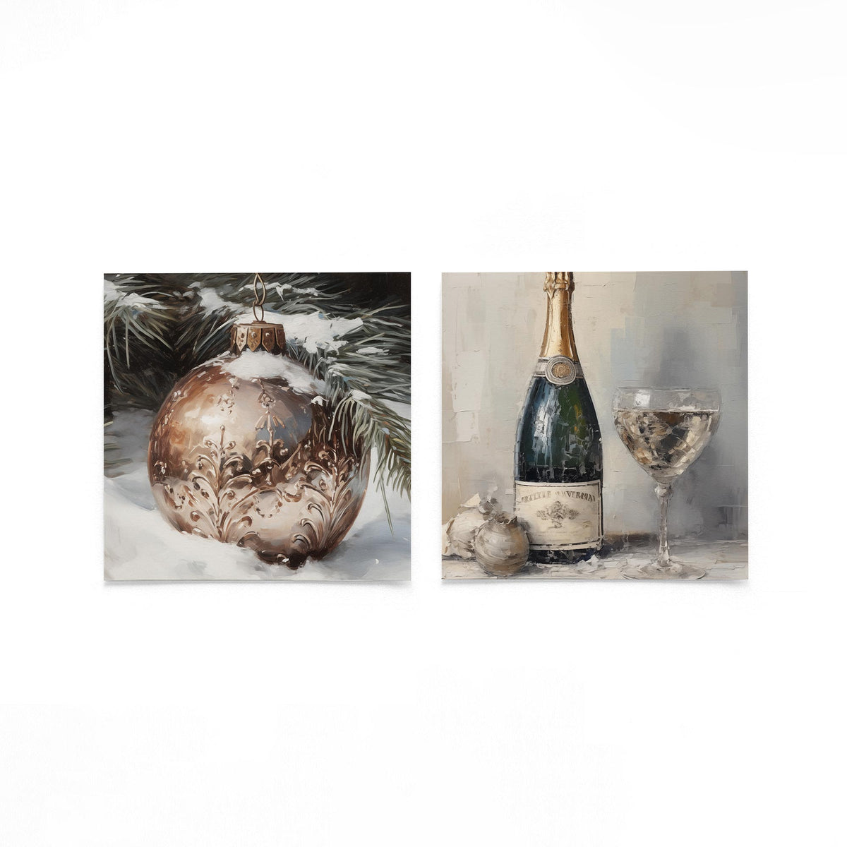 Twee vierkante posters met kerstbal en champagne op een gebroken witte achtergrond