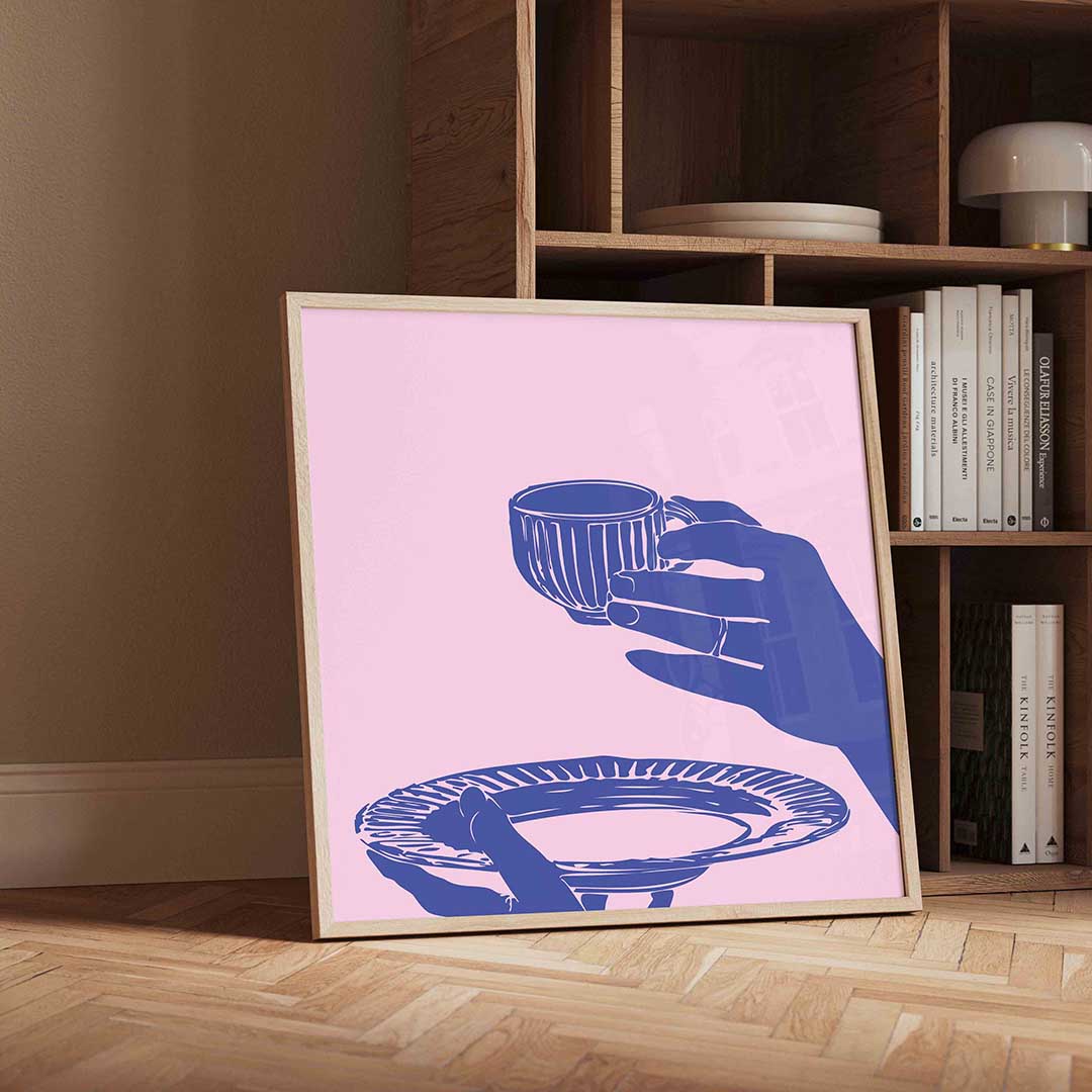 Handen met kop en schotel Poster