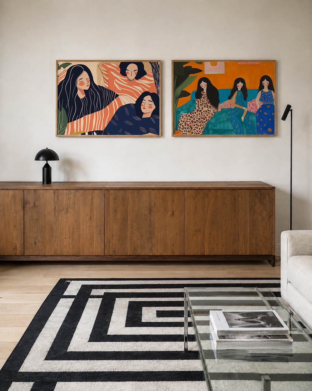 Tweedelige posterset met vloeiende lijnen en zachte kleuren, getoond in een interieur