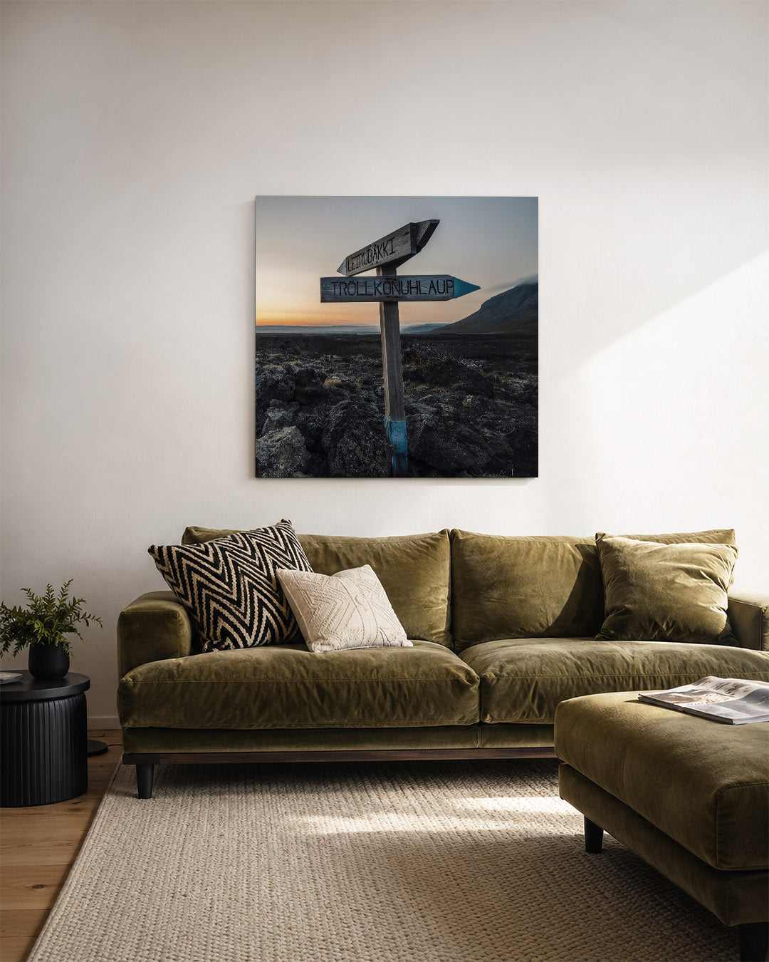 Wegwijzer in landschap Kunstwerk