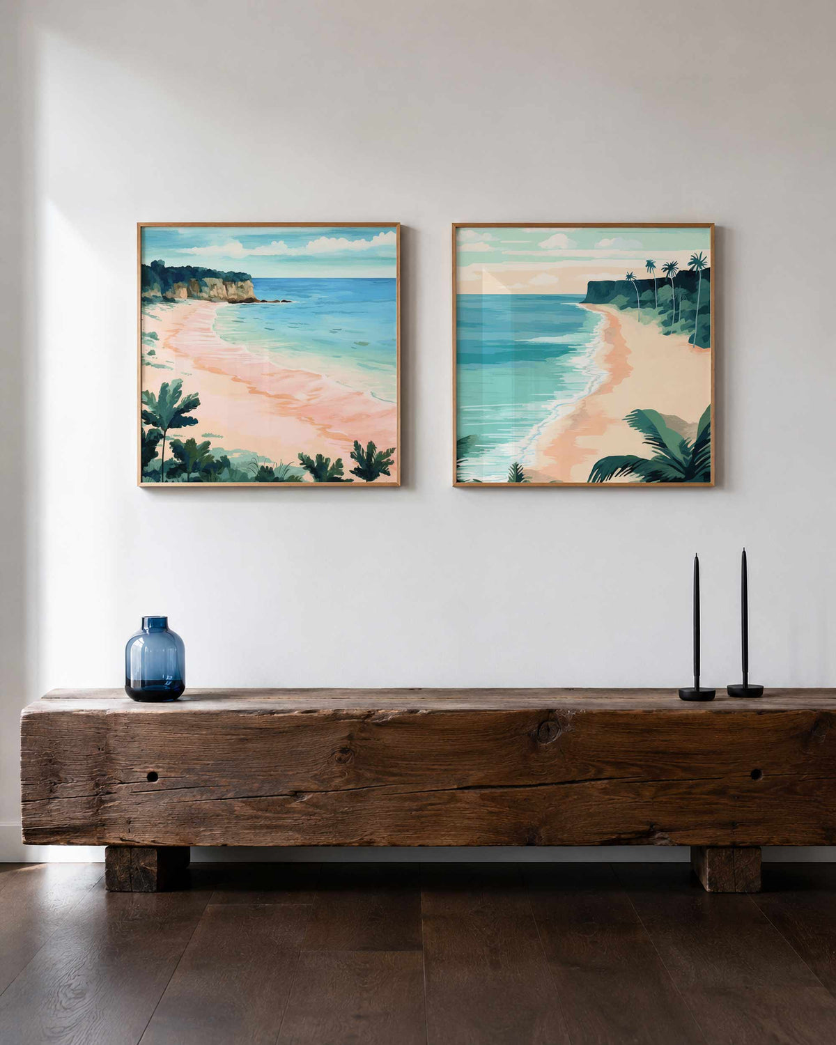 Interieurpresentatie van een tweedelige vierkante posterset met tropische kust