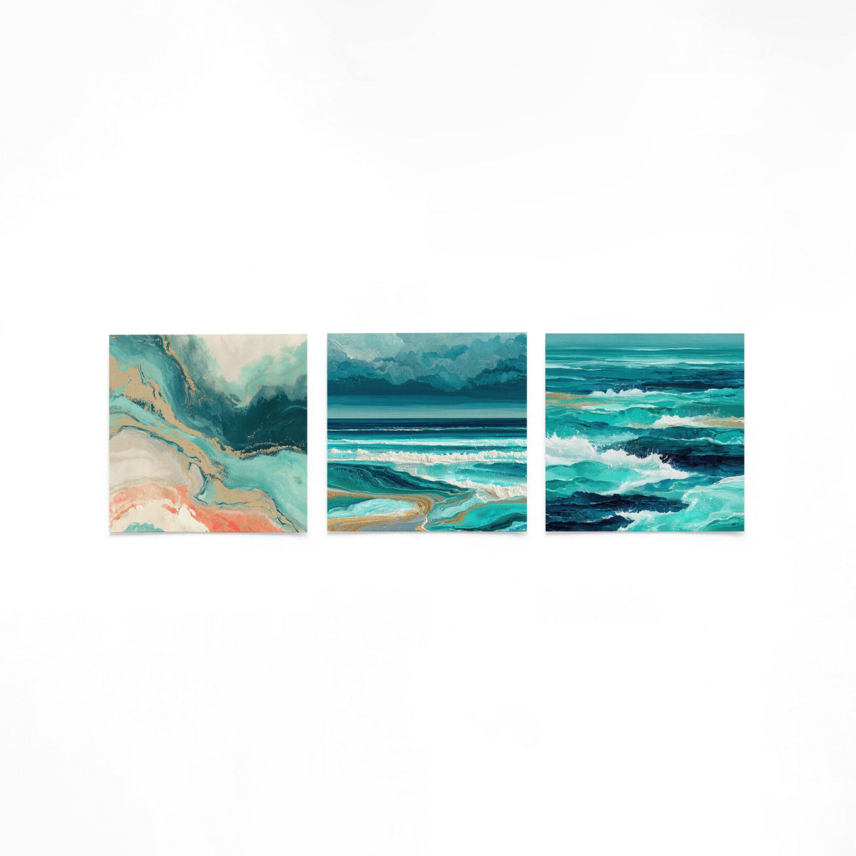Drie vierkante posters met turquoise zee abstract op een gebroken witte achtergrond