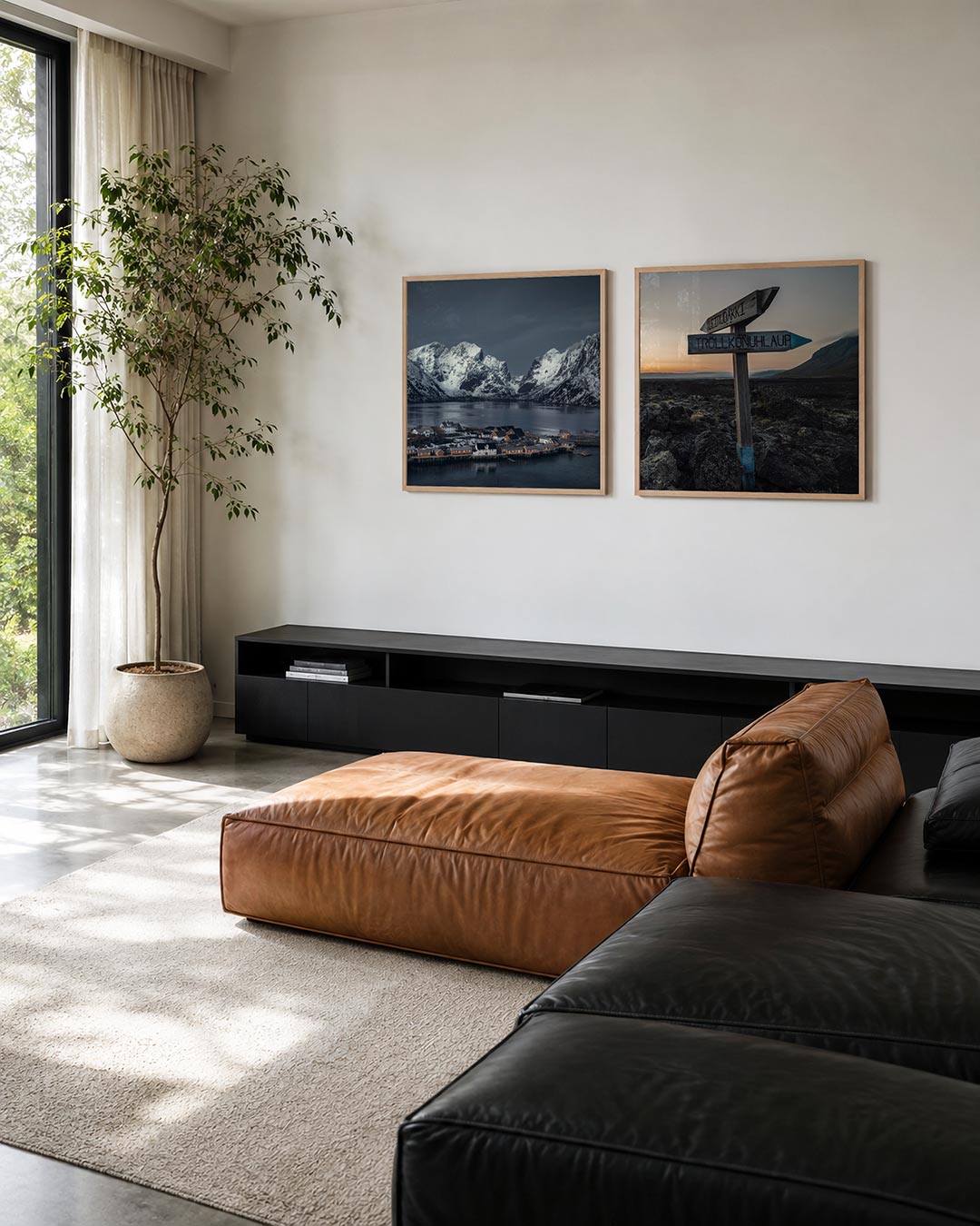 Interieur met vierkant fotografisch tweeluik noordelijke bergpaden – Gerald Emming