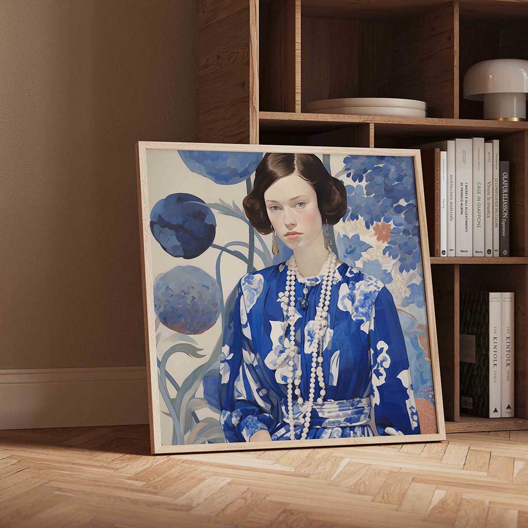 Vrouw in blauwe jurk Poster