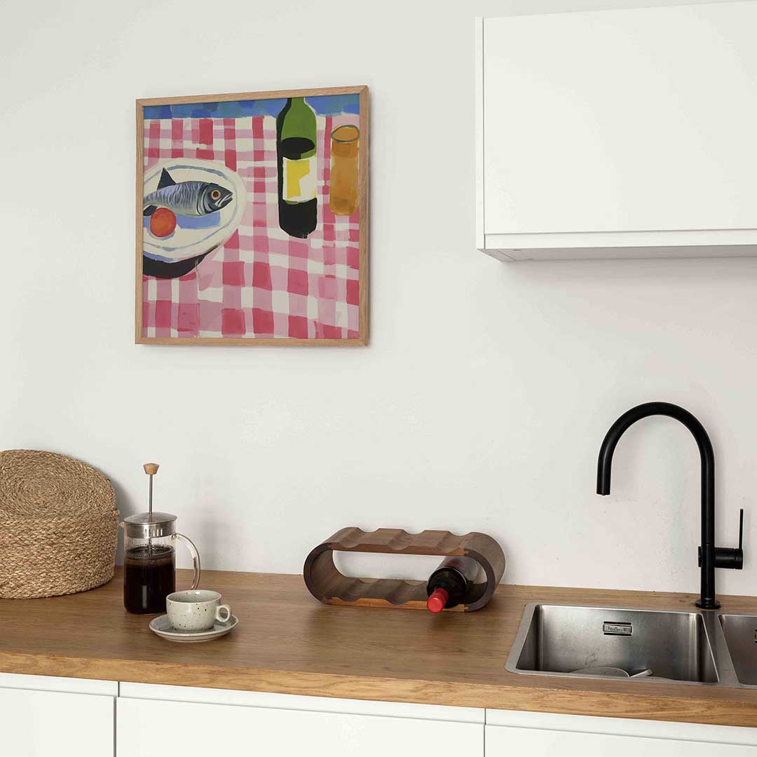Vis en fles op tafel Poster