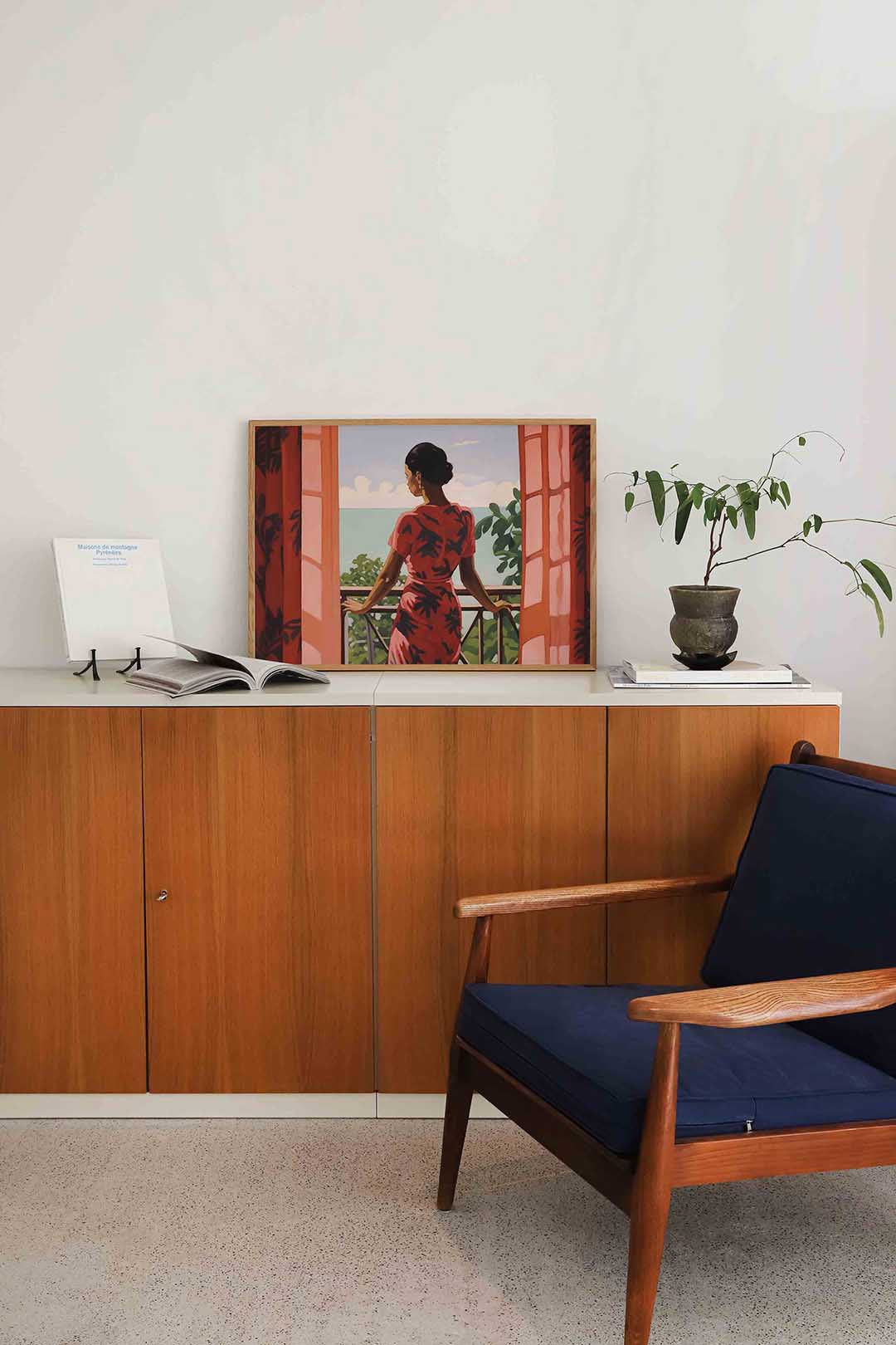 Vrouw bij balkon Poster