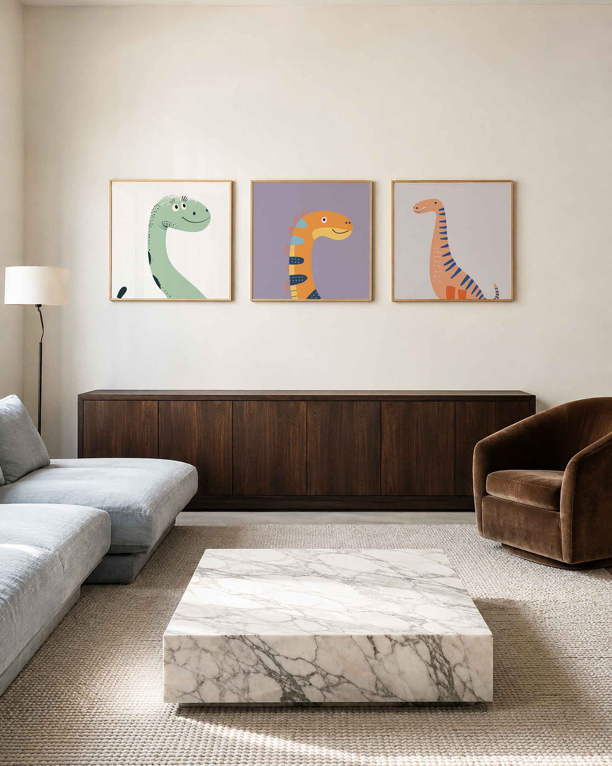Interieurpresentatie van een driedelige vierkante posterset met vrolijke dinosaurus