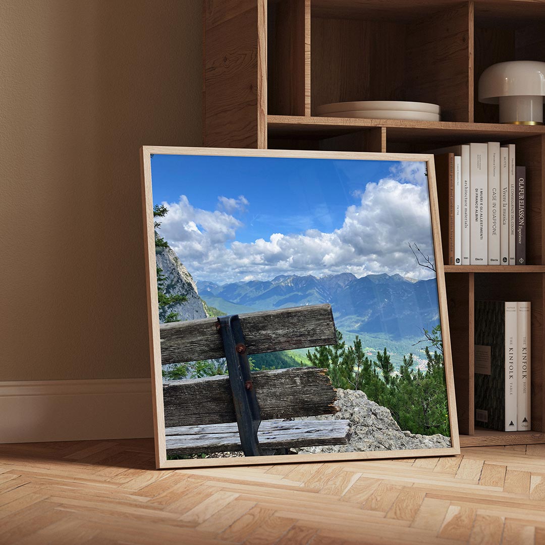 Berglandschap met bank Poster