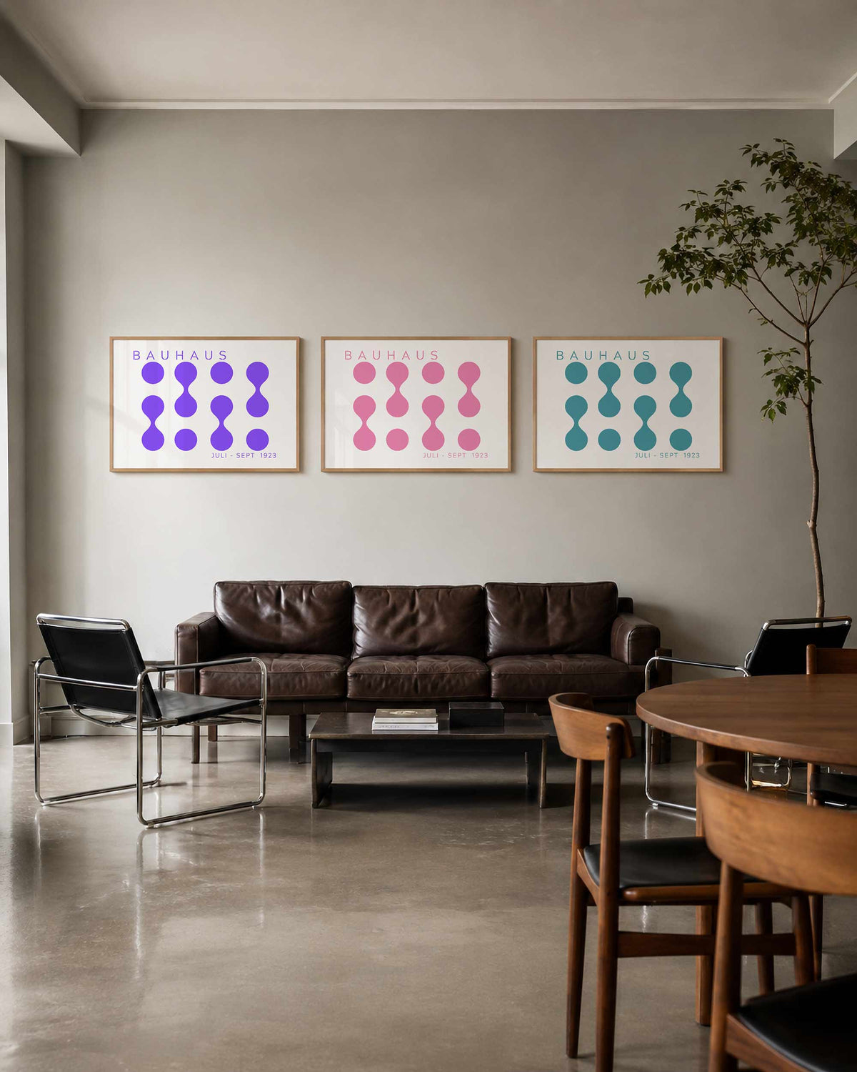 Interieurmockup van drieluik landscape-posterset met verbonden cirkels in kleur