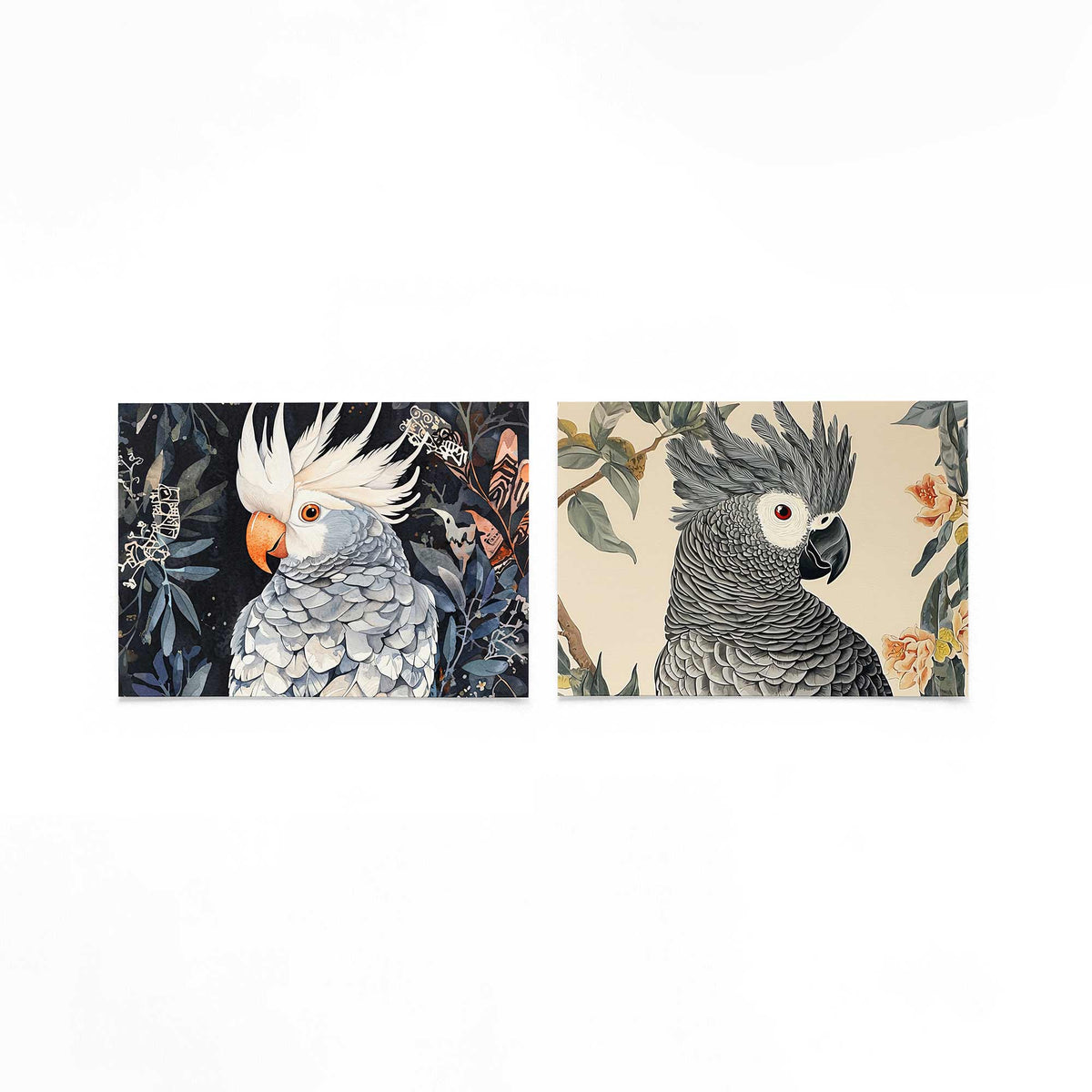 Twee liggende posters met een levendige papegaai met een oranje snavel en witte kuif op een gebroken witte achtergrond