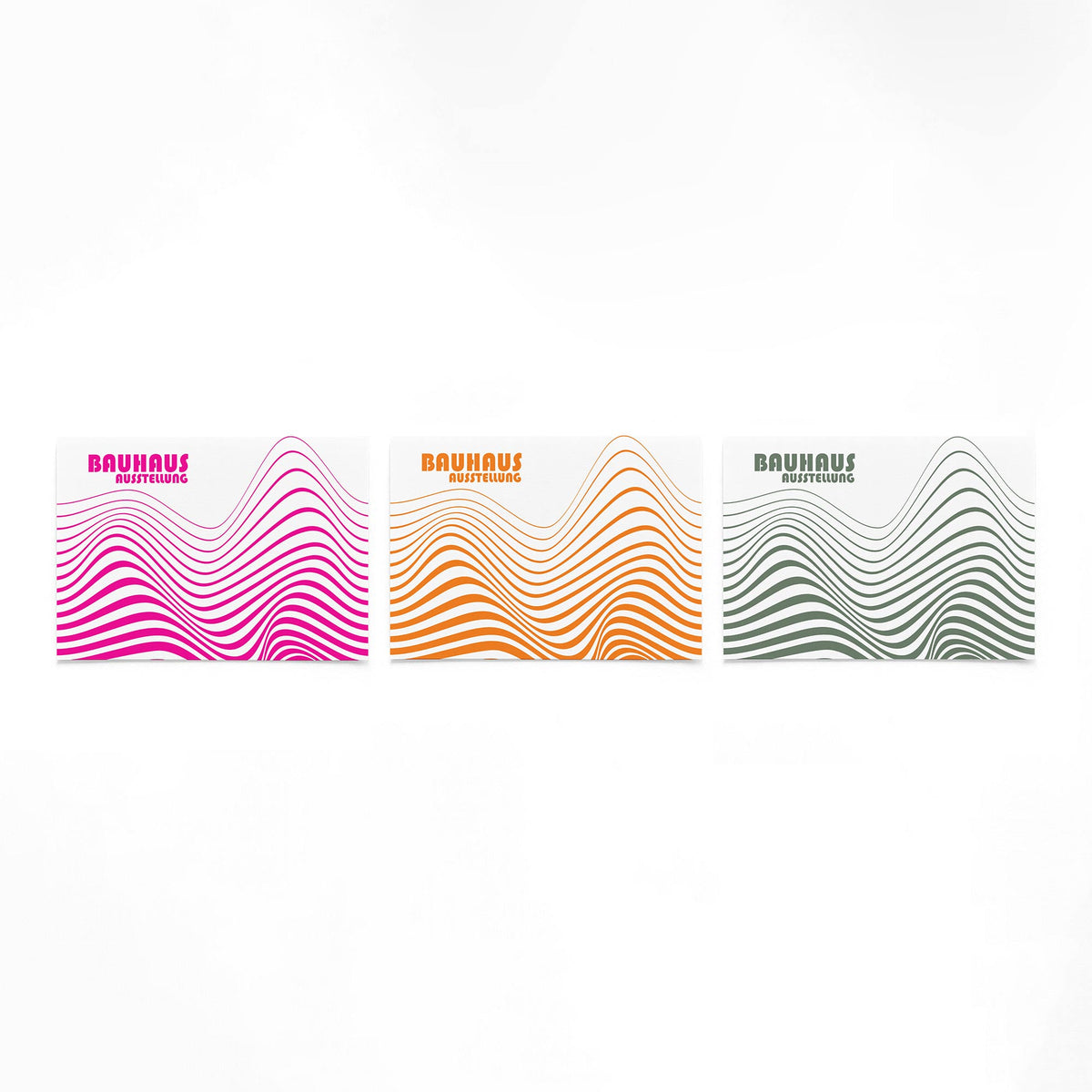 Drie landscape posters met golven in drie kleuren als vrijstaande productfoto