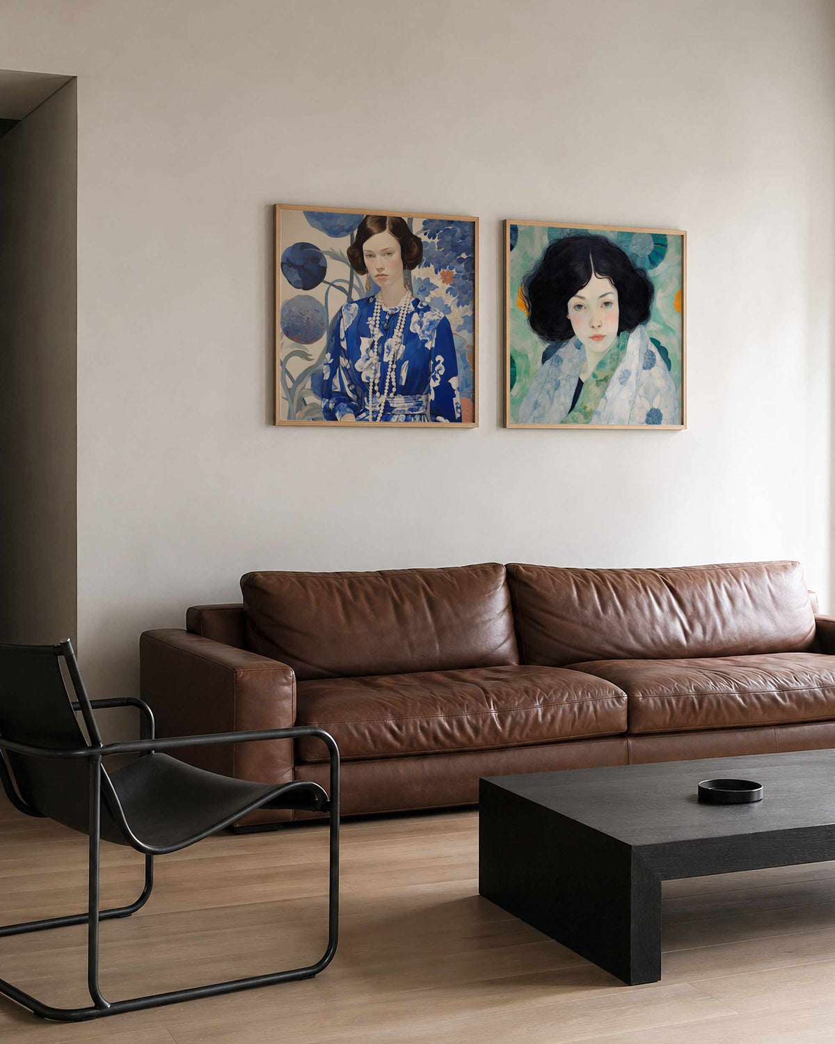 Interieurpresentatie van een tweedelige vierkante posterset met portretten van vrouwen