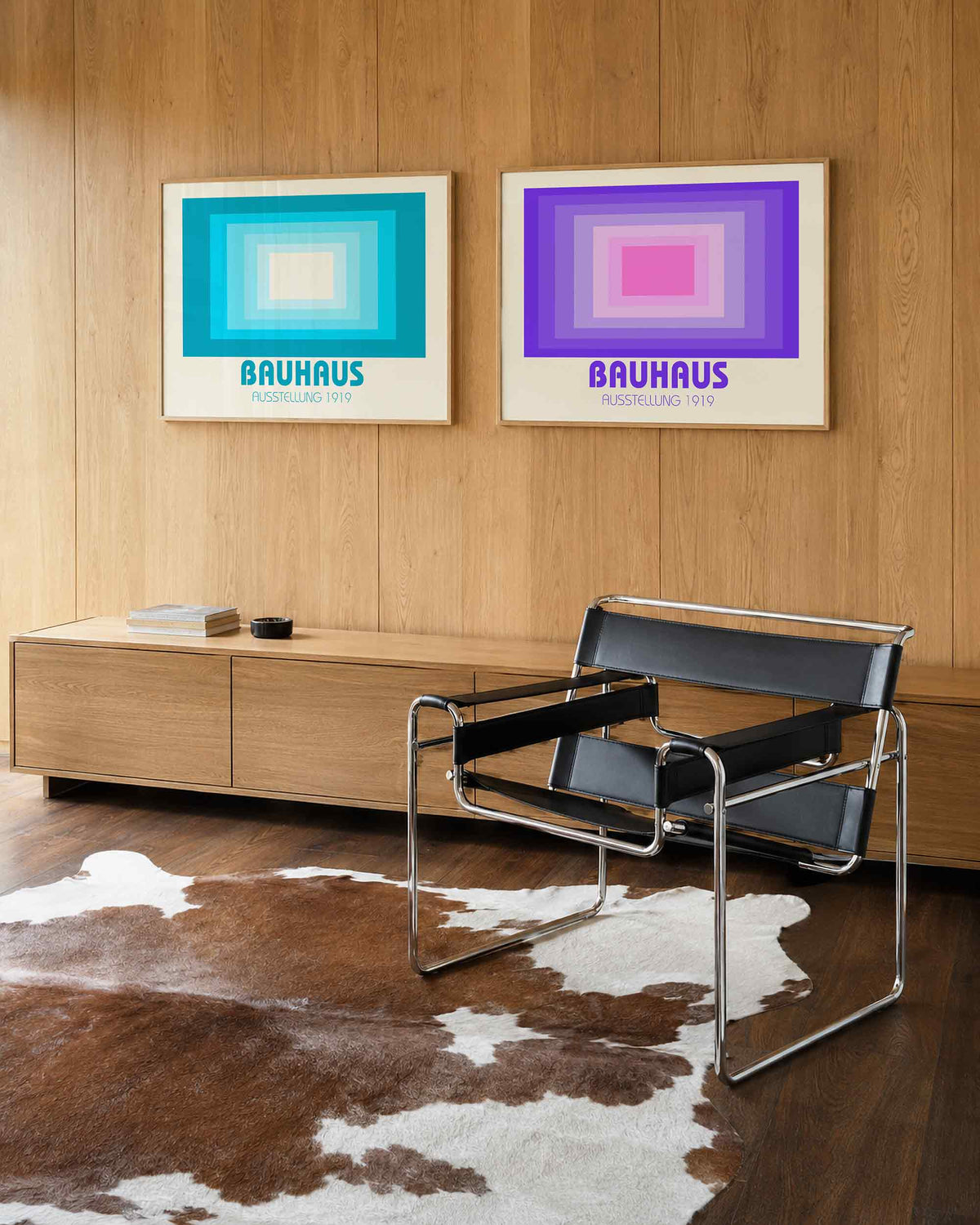 Interieurmockup van tweedelige landscape-posterset met turquoise en paarse kaderlagen