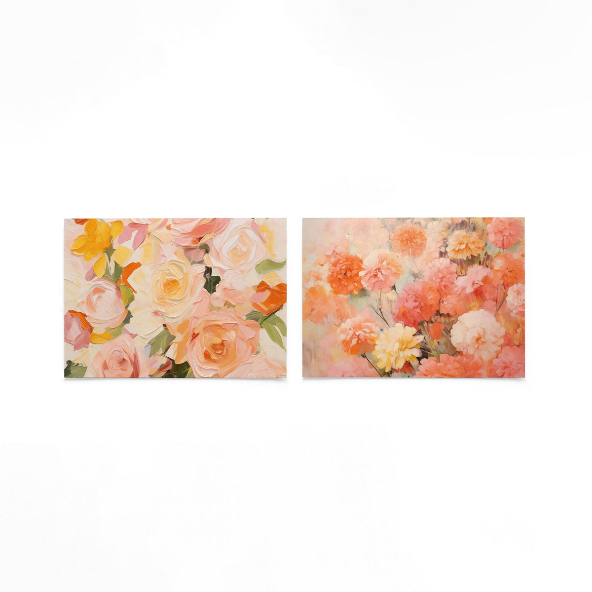 Twee liggende posters met een levendige verzameling van bloemen in zachte tinten op een gebroken witte achtergrond