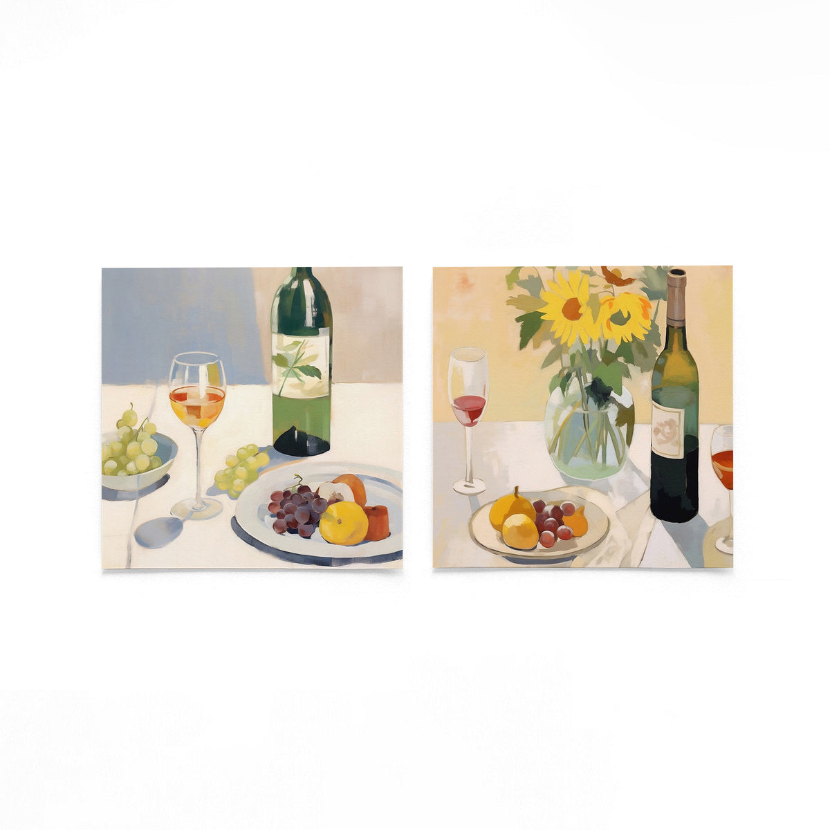 Twee vierkante posters met wijn en zonnebloemen op een gebroken witte achtergrond
