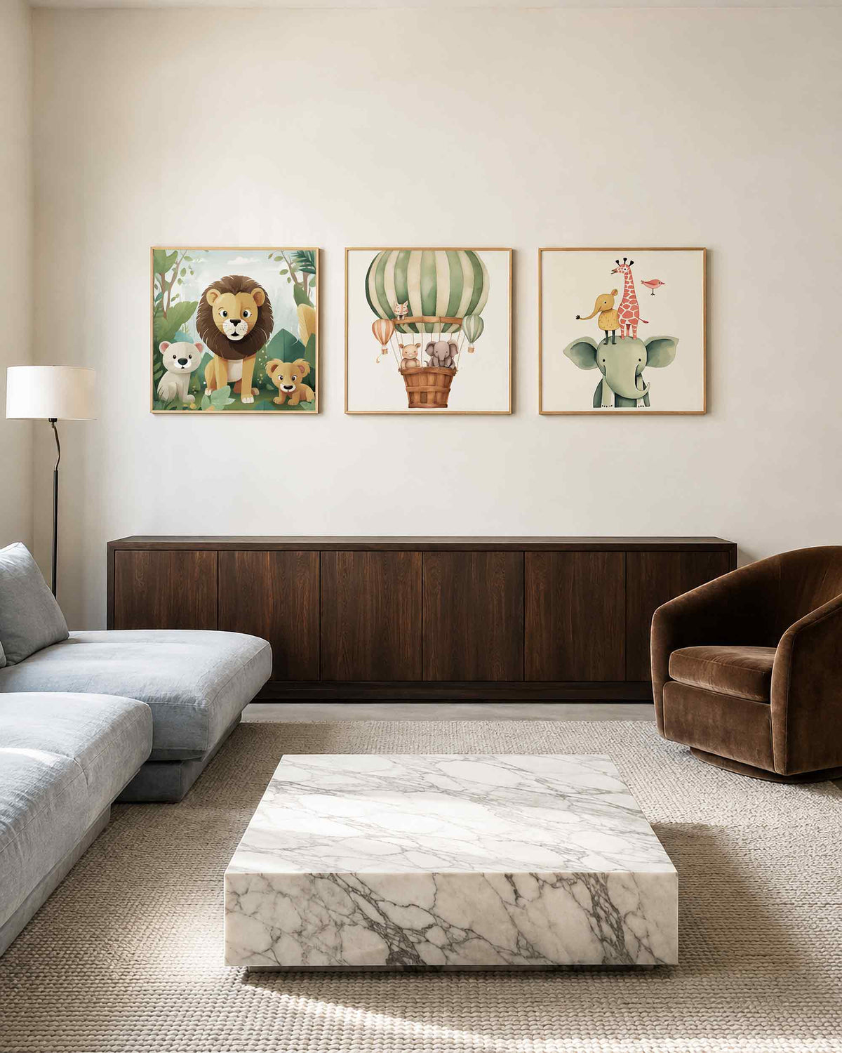 Interieurpresentatie van een driedelige vierkante posterset met jungle dieren