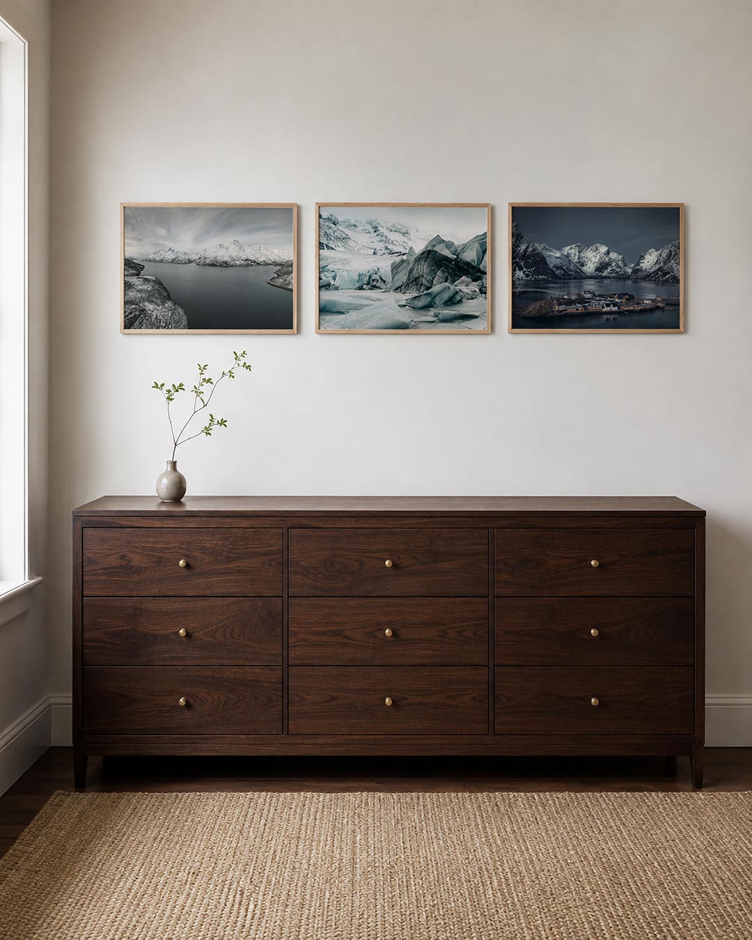 Interieur met liggend fotografisch drieluik winterstilte aan het water – Gerald Emming