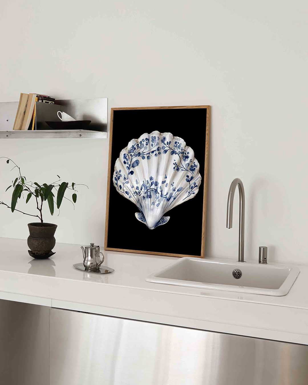 Schelp met blauwe takken Poster
