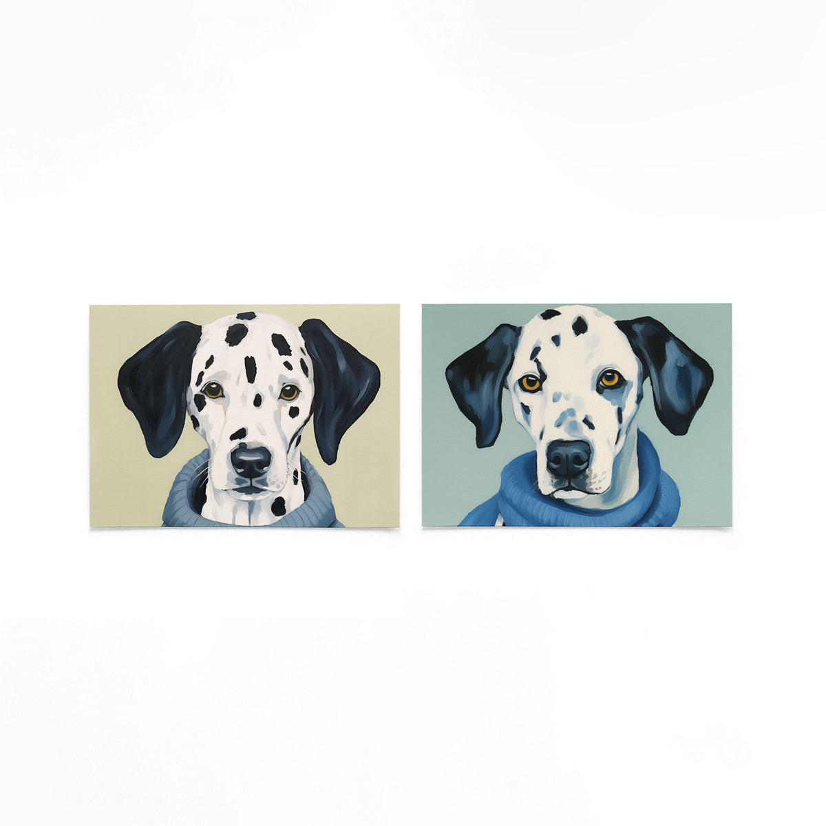 Twee liggende posters met een speelse compositie met een dalmatiër in een blauwe trui op een gebroken witte achtergrond
