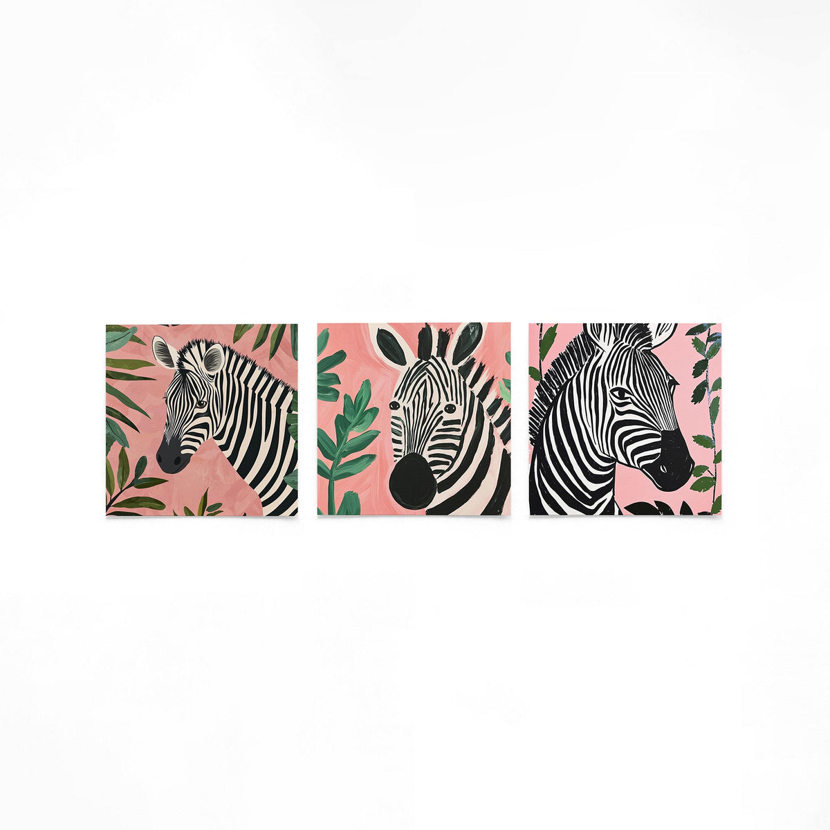 Drie vierkante posters met zebra portretten op een gebroken witte achtergrond