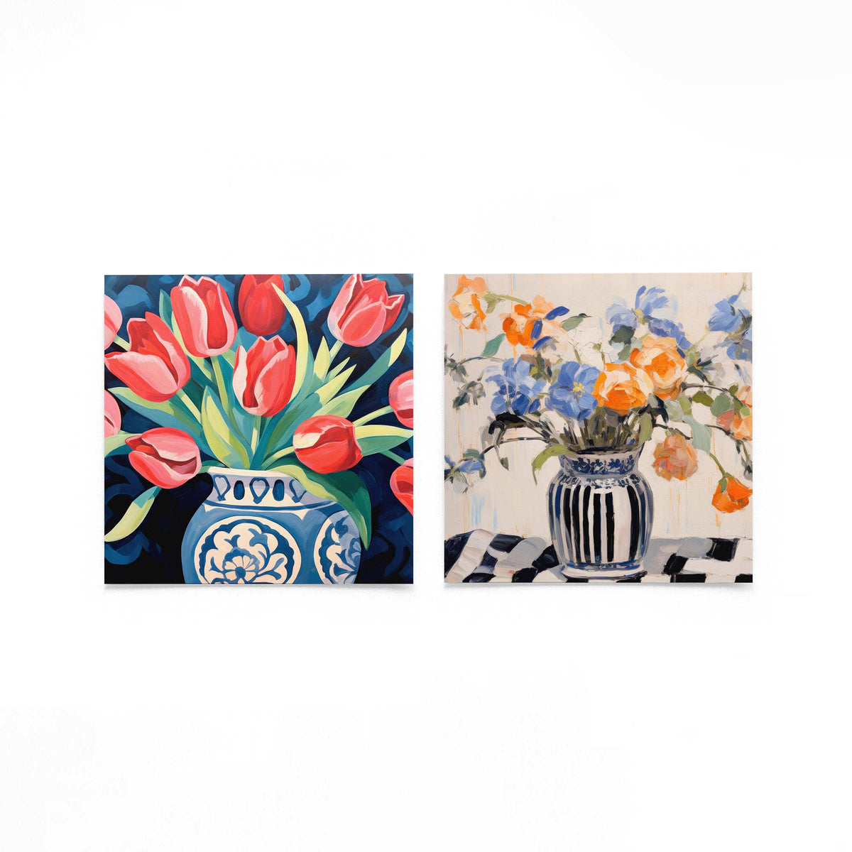 Twee vierkante posters met tulpen en bloemen op een gebroken witte achtergrond