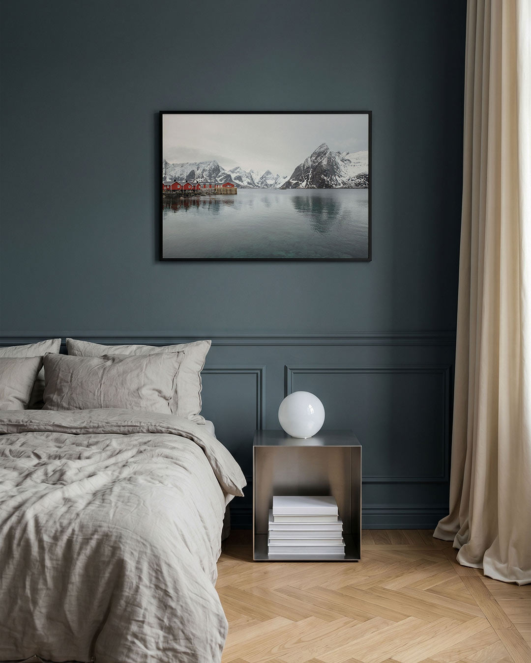 Bergen en rode huizen Poster