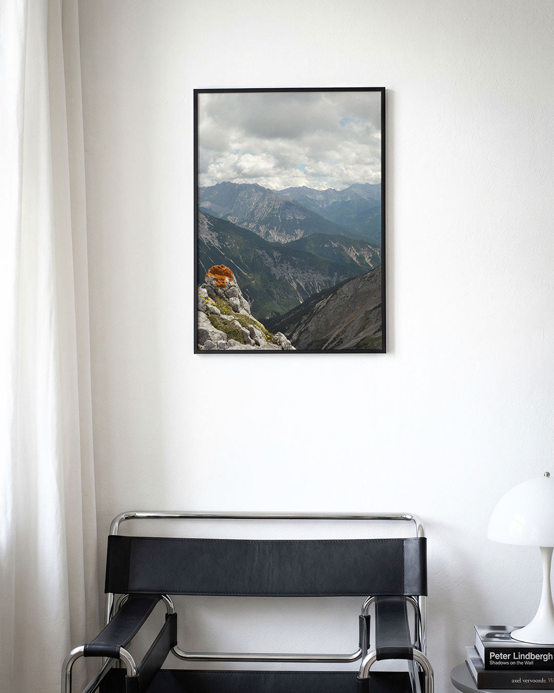 Berglandschap met oranje mos Poster