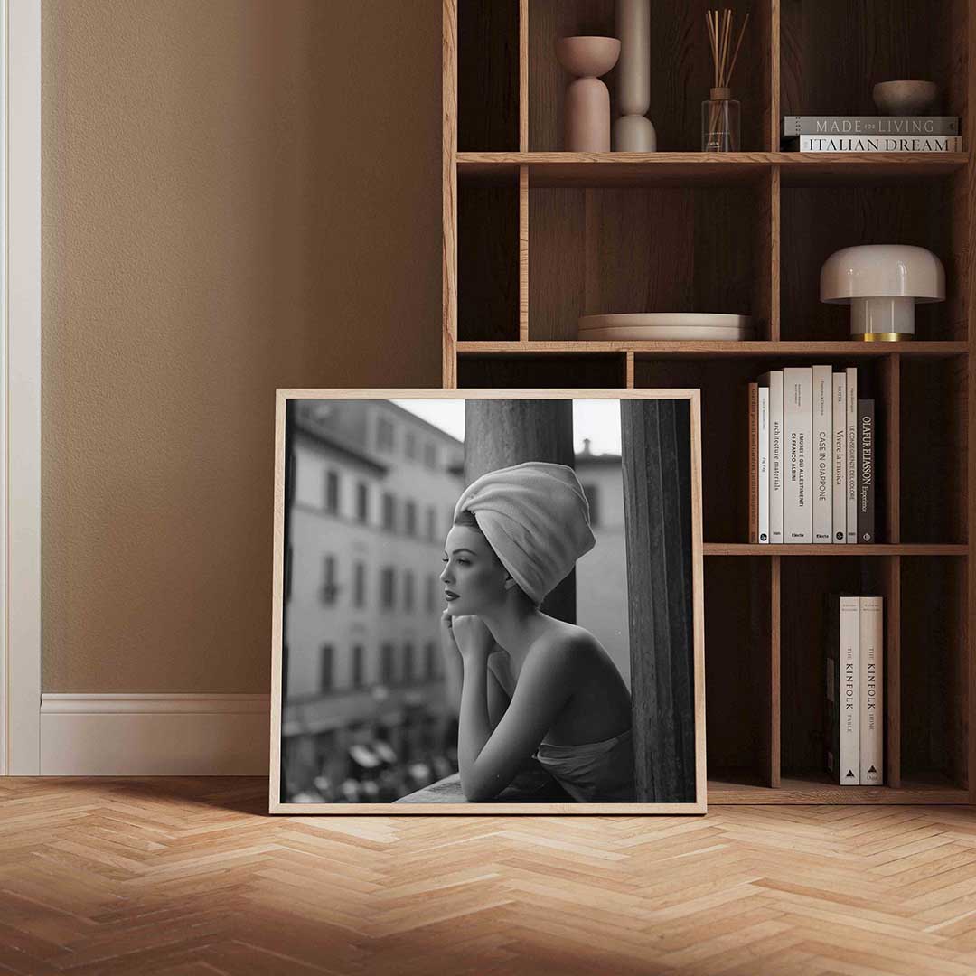 Vrouw met handdoek Poster