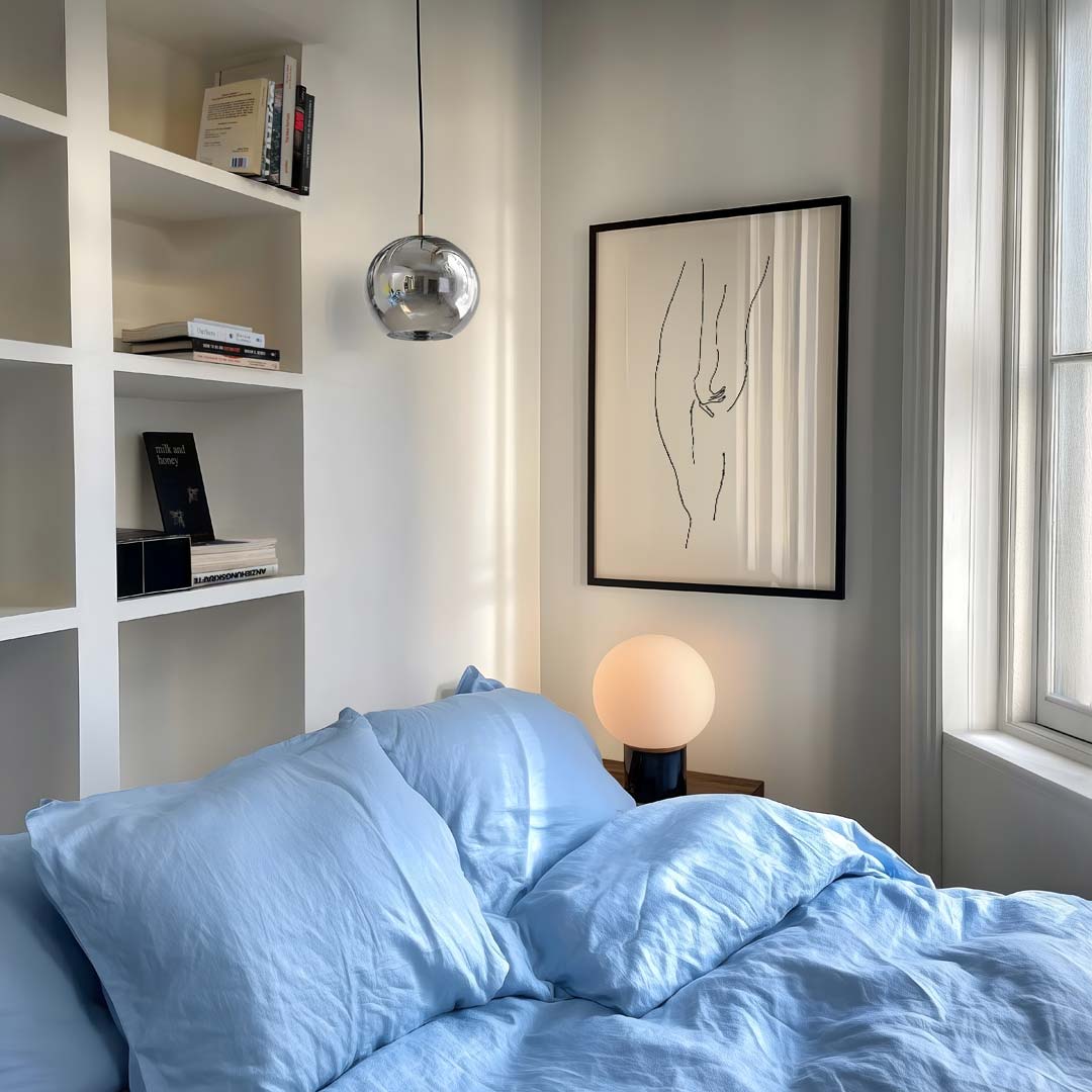 Elegant Lijntekening van de Vrouwelijke Vorm Poster-WallArtistic
